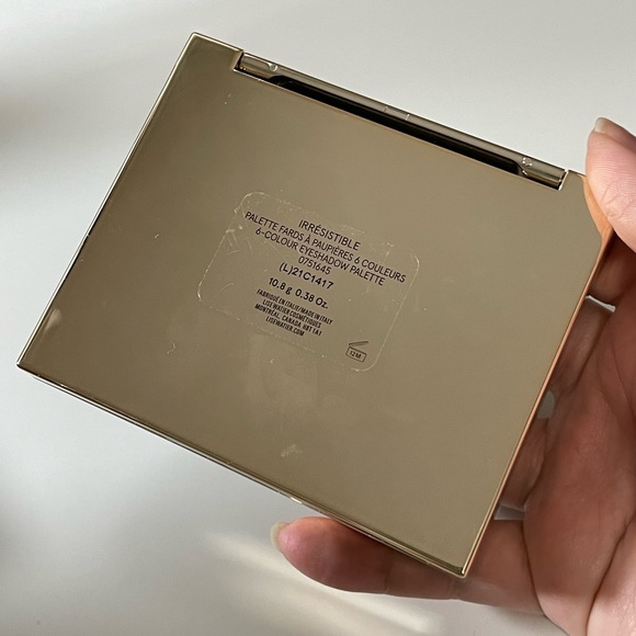 Limited Edition Lise Watier Irresistable Eyeshadow Palette - Picture 4 of 4